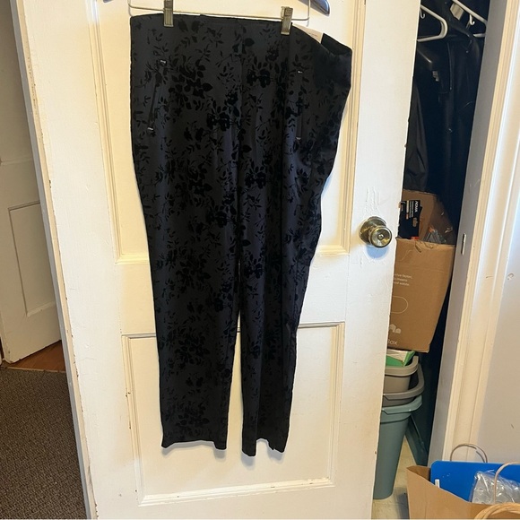 Chico's so slimming 360 Juliet flocked blooms ankle pants NWT - Picture 3 of 12